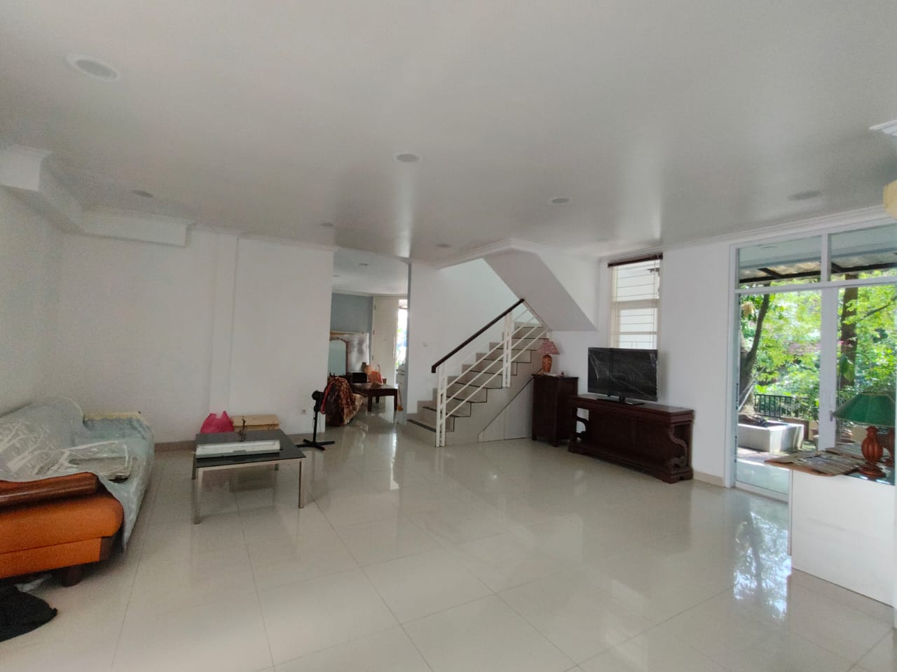 Rumah Disewakan di Cluster Taman Beverly Lippo Cikarang